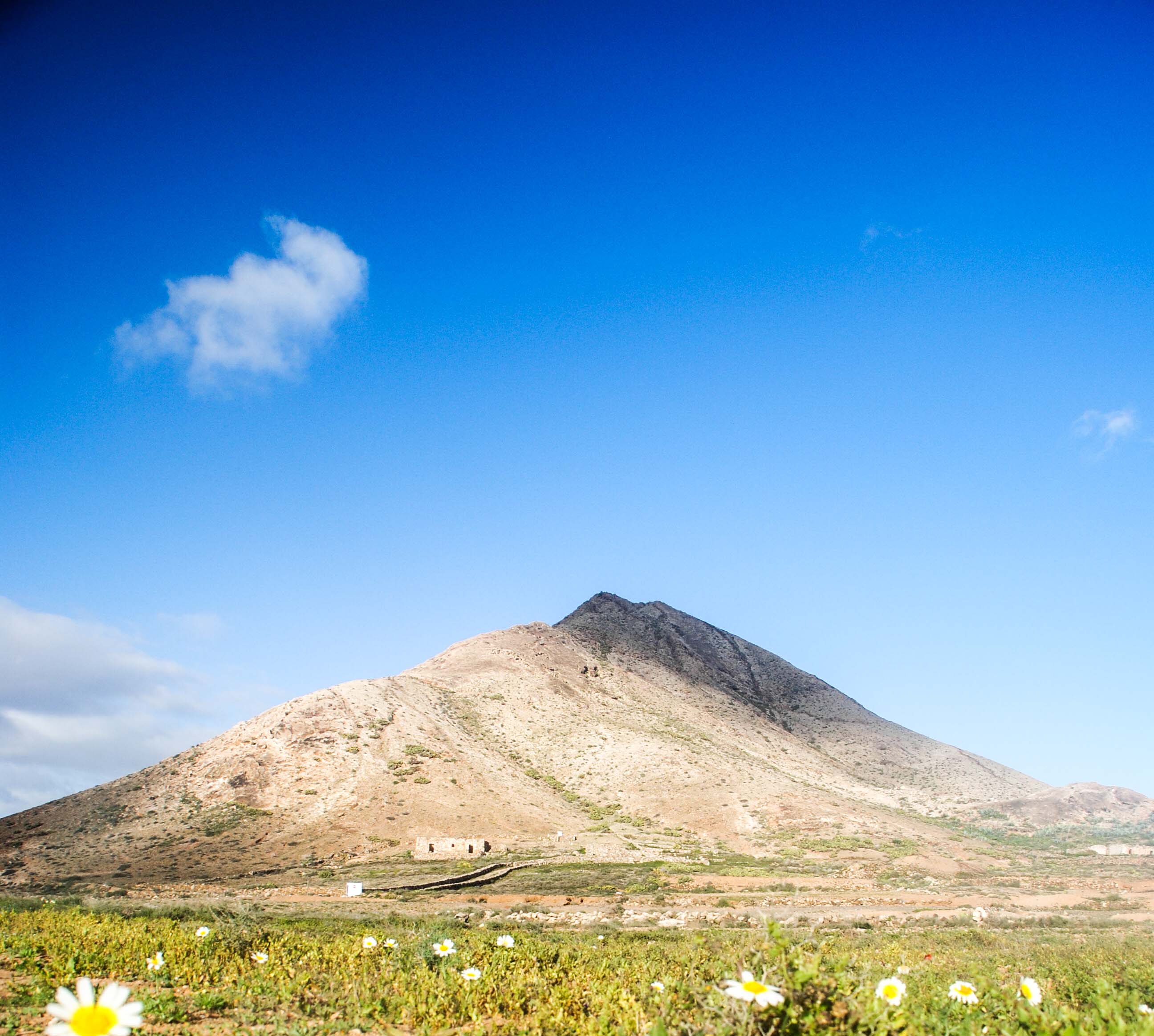 Fuertecharter Excursiones Fuerteventura| Montaña de Tindaya